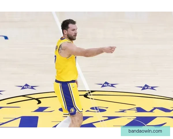 东契奇40分准三双创纪录力压詹姆斯全场最佳无詹姆斯难以取胜